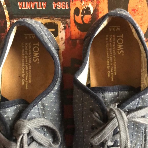 TOMS - Picture 3 of 6